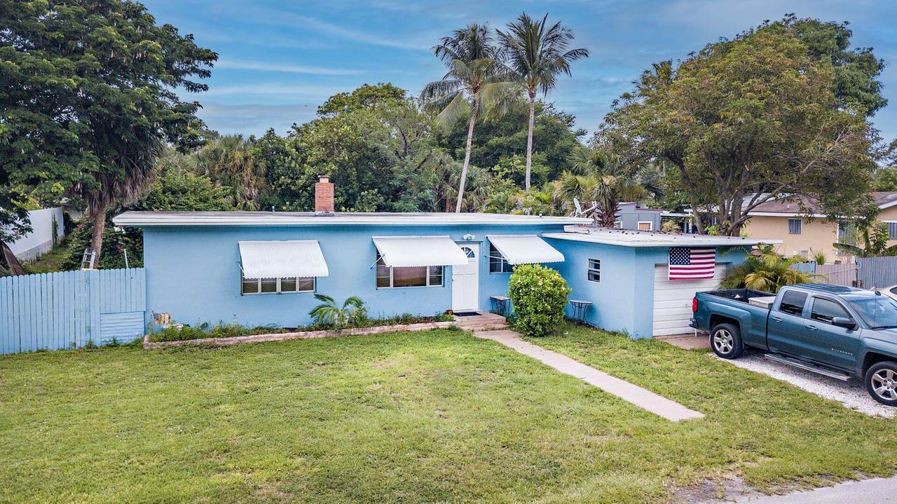 924 Summer Street - Photo 1