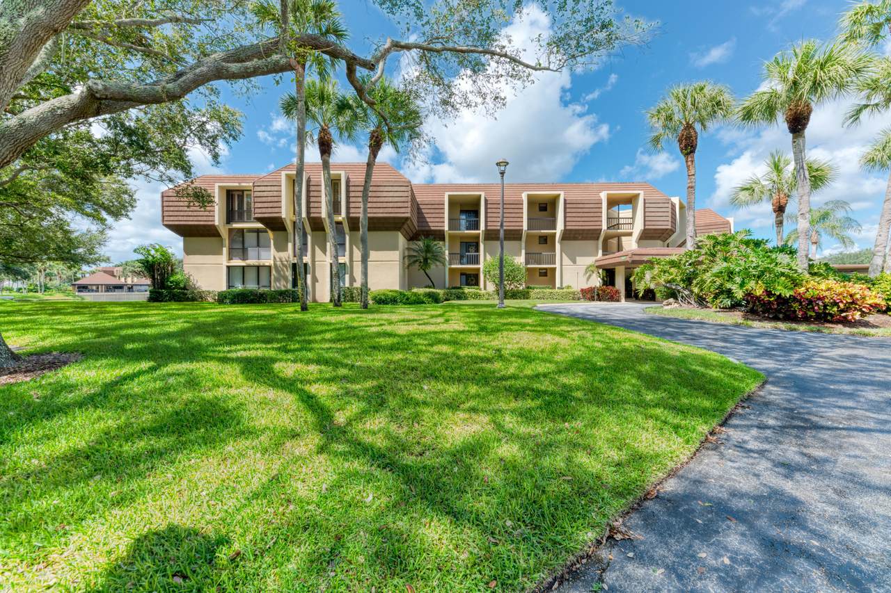 5344 Woodland Lakes Drive - Photo 1