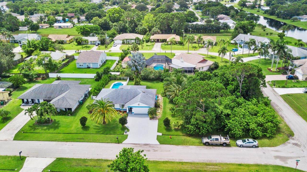 2418 Calusa Avenue - Photo 1