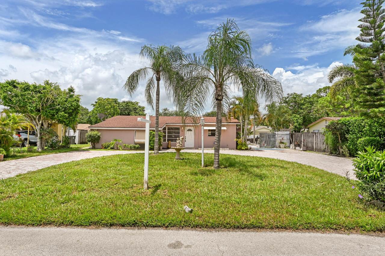 891 Arlington Drive - Photo 1
