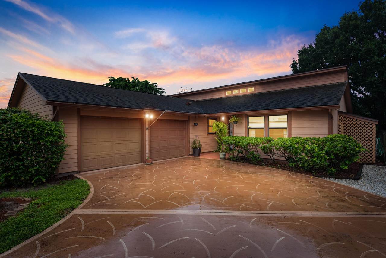 230 Thornhill Drive - Photo 1