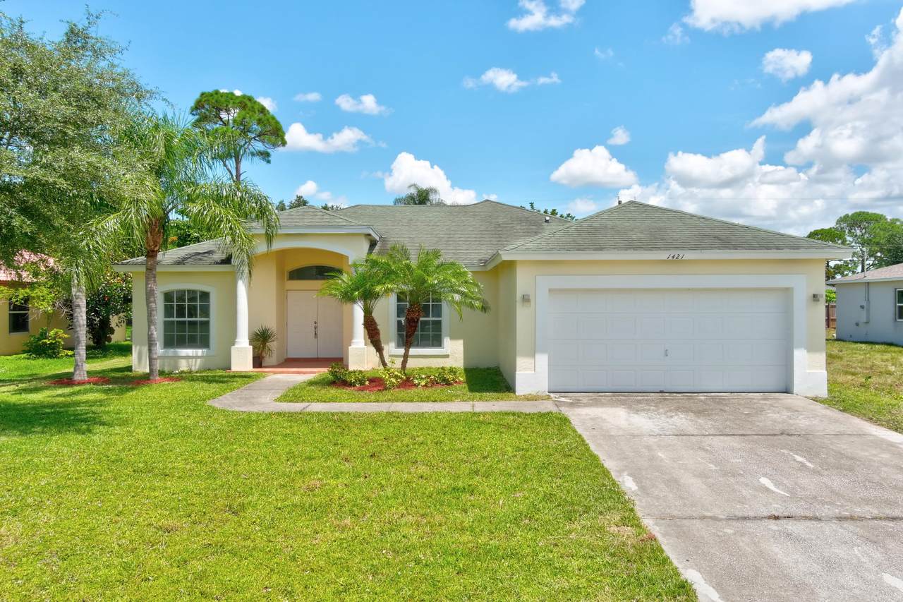 1421 Santiago Avenue - Photo 1