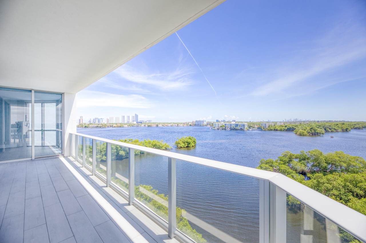 17111 Biscayne Boulevard - Photo 1