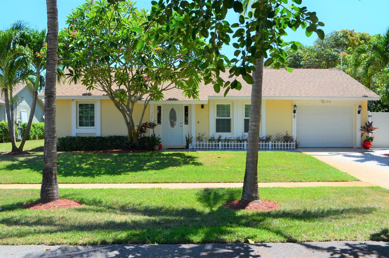 7198 Hyatt Avenue - Photo 1