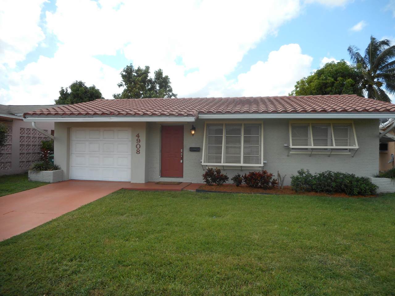 4908 52 Court - Photo 1