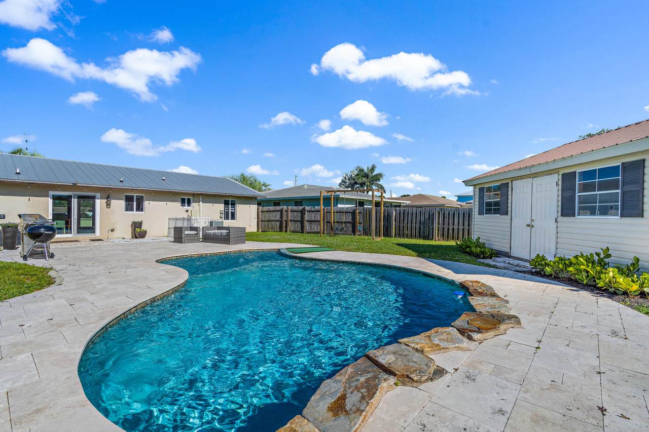 19003 Fernwood Drive - Photo 1
