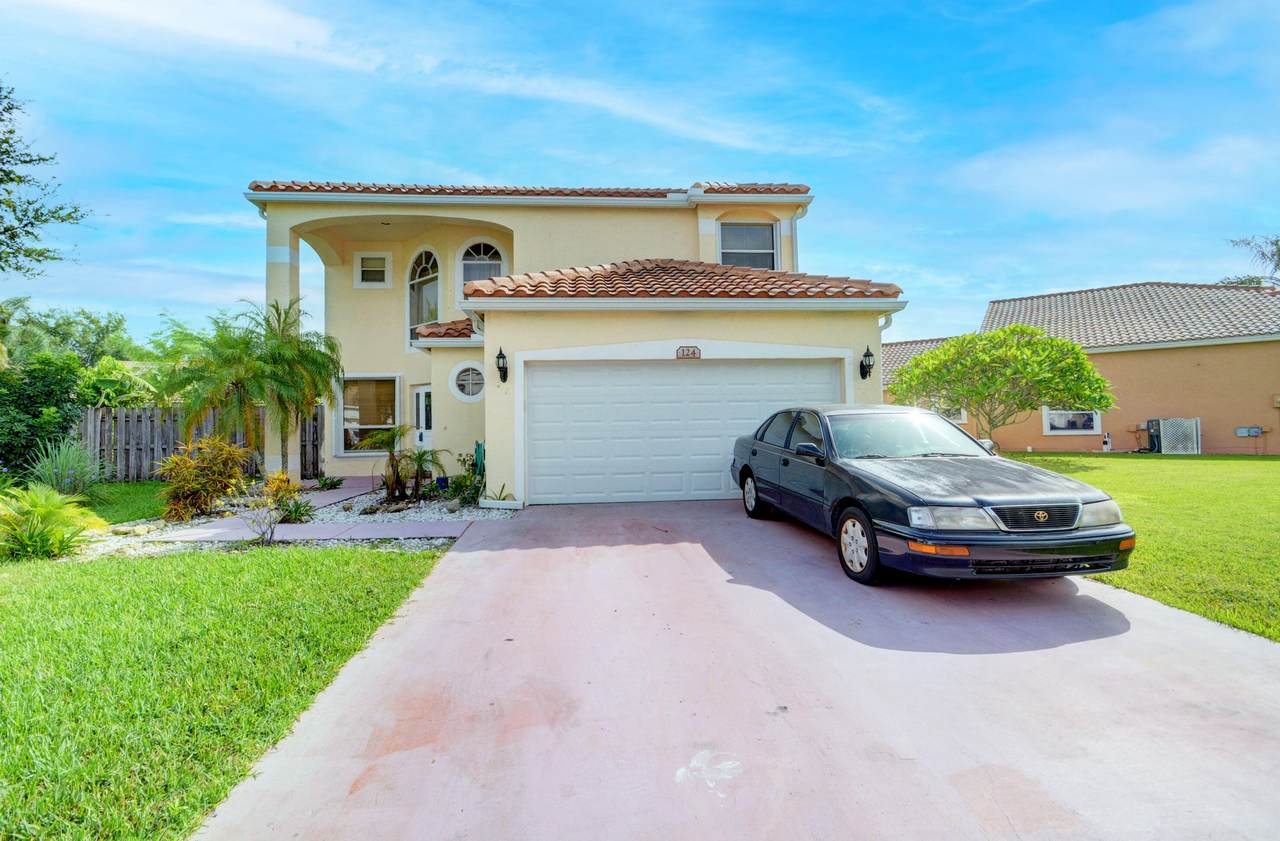 124 Woodlake Circle - Photo 1