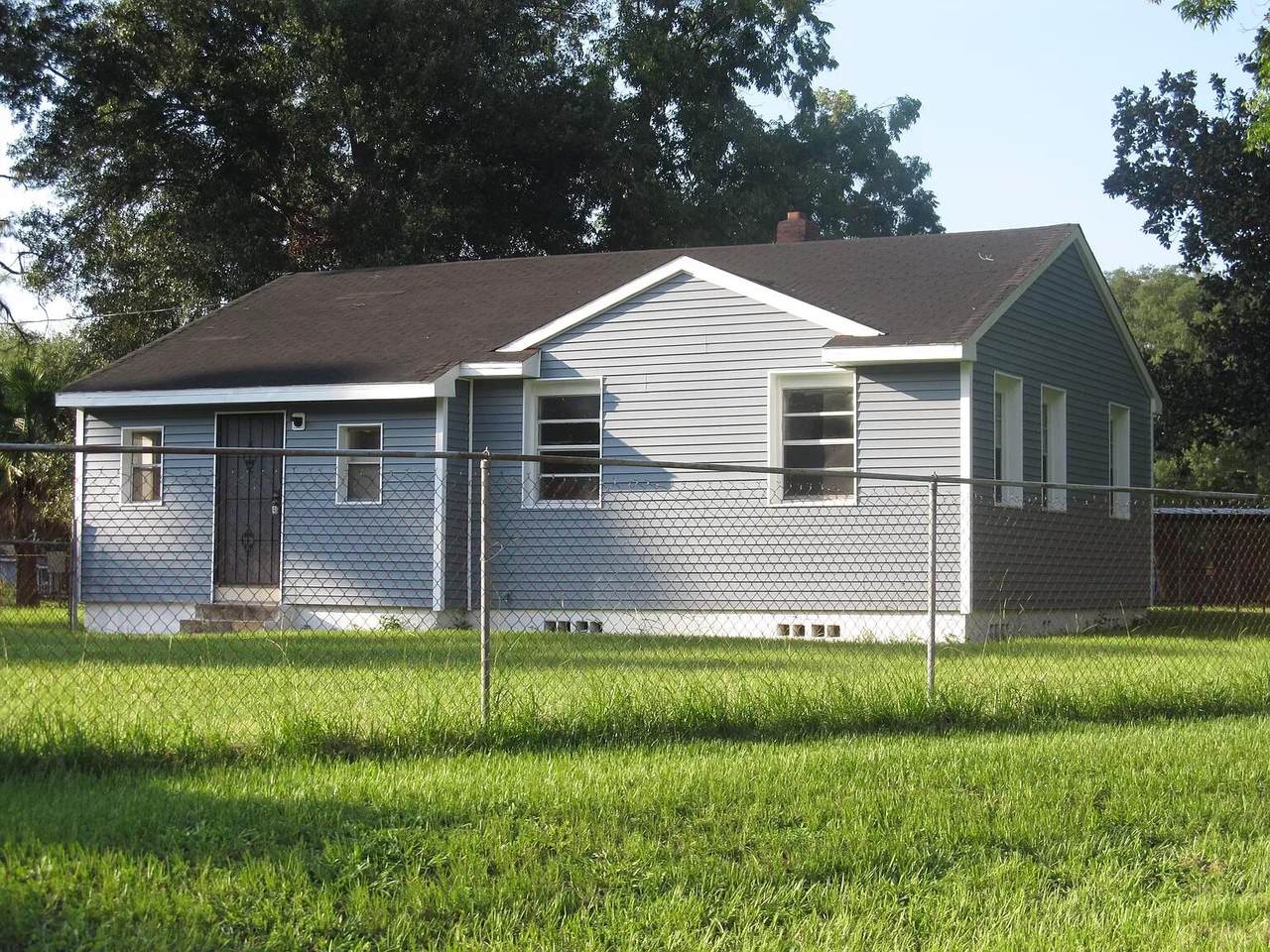 1343 Carvill Avenue - Photo 1