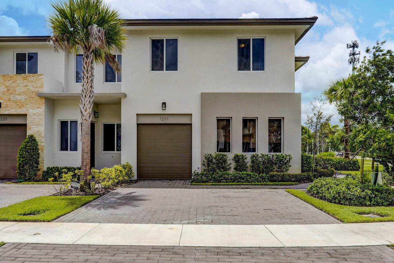 1211 Pioneer Way - Photo 1