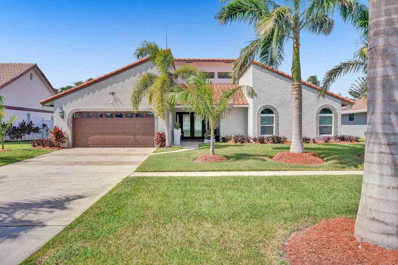359 Country Club Boulevard - Photo 1