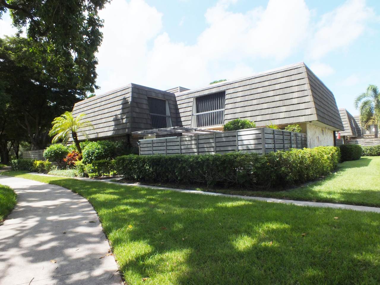 525 5th Terrace - Photo 1