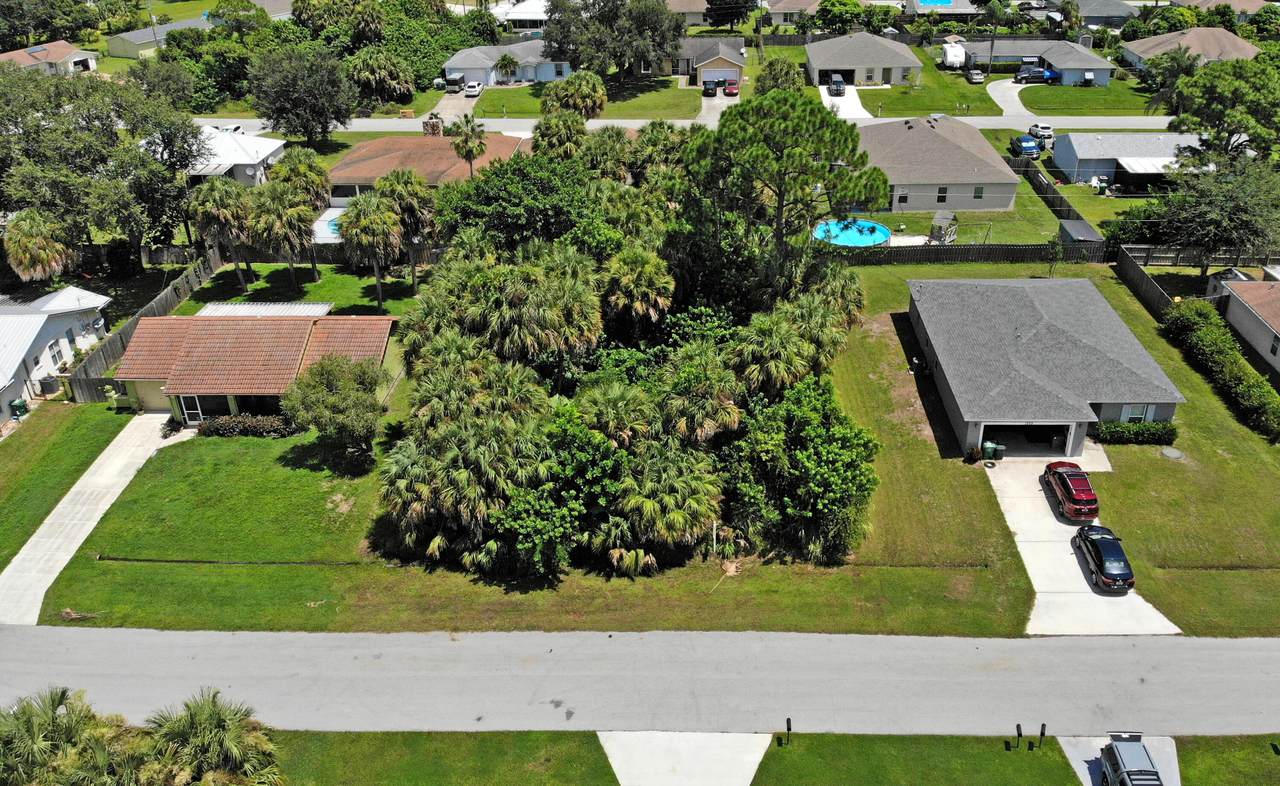 1933 Gold Lane - Photo 1