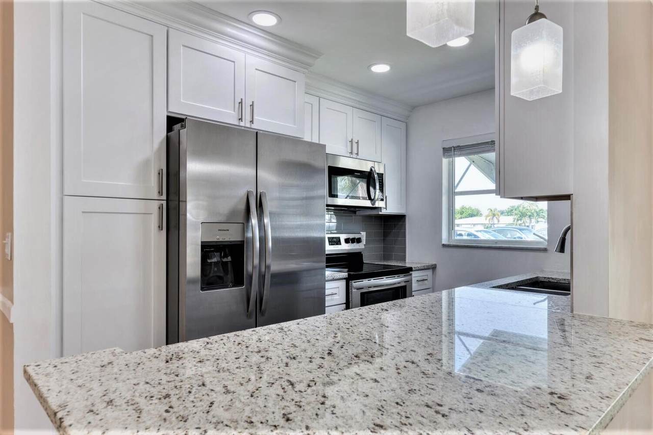 787 High Point Drive West - Photo 1
