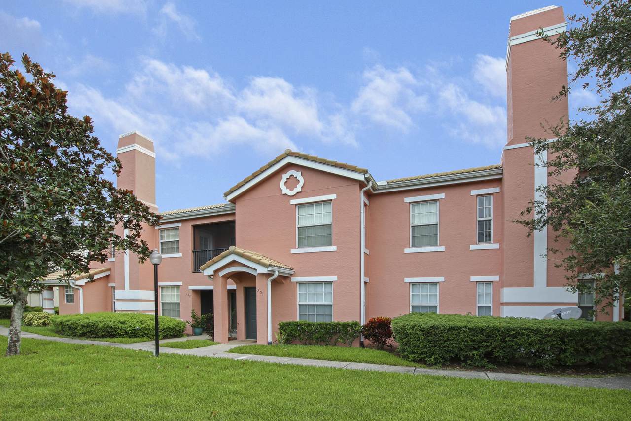 138 Peacock Boulevard - Photo 1