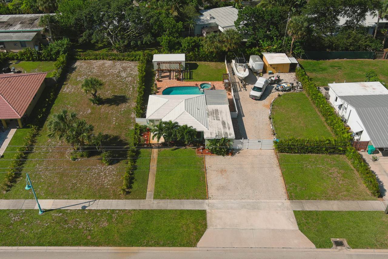 627 10th Avenue - Photo 1