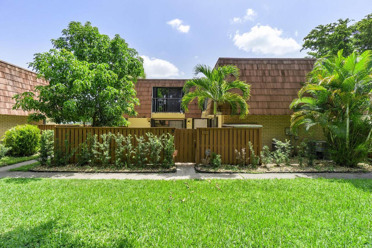 121 Buttonwood Lane - Photo 1