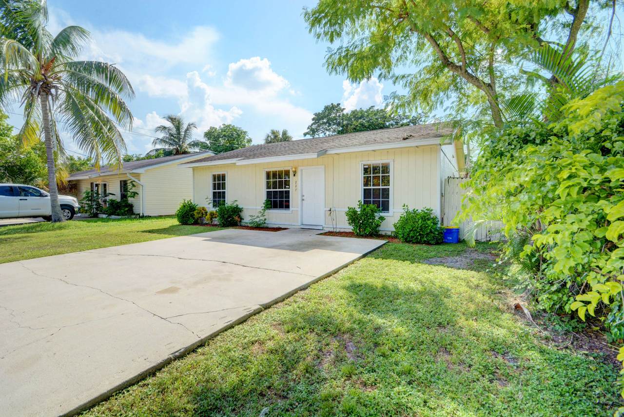 227 Caroline Drive - Photo 1