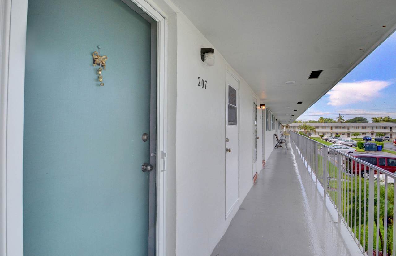 1117 Lake Terrace - Photo 1