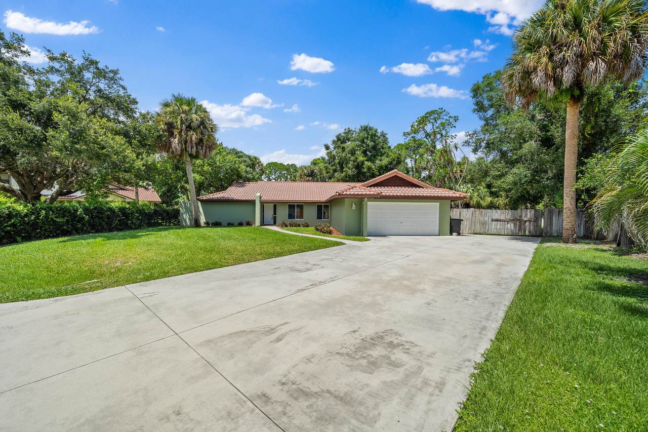 910 Elyse Circle - Photo 1