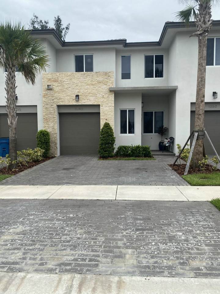 1340 Pioneer Way - Photo 1