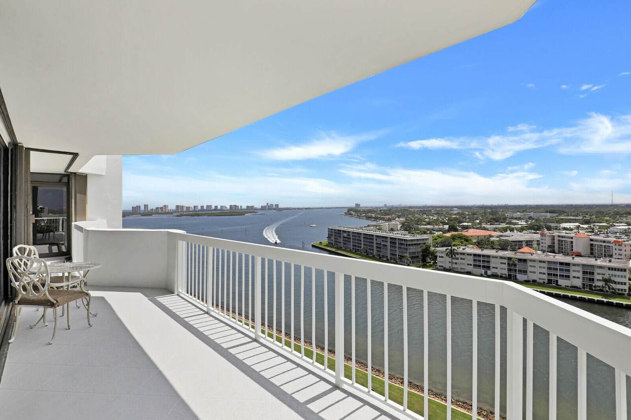123 Lakeshore Drive - Photo 1