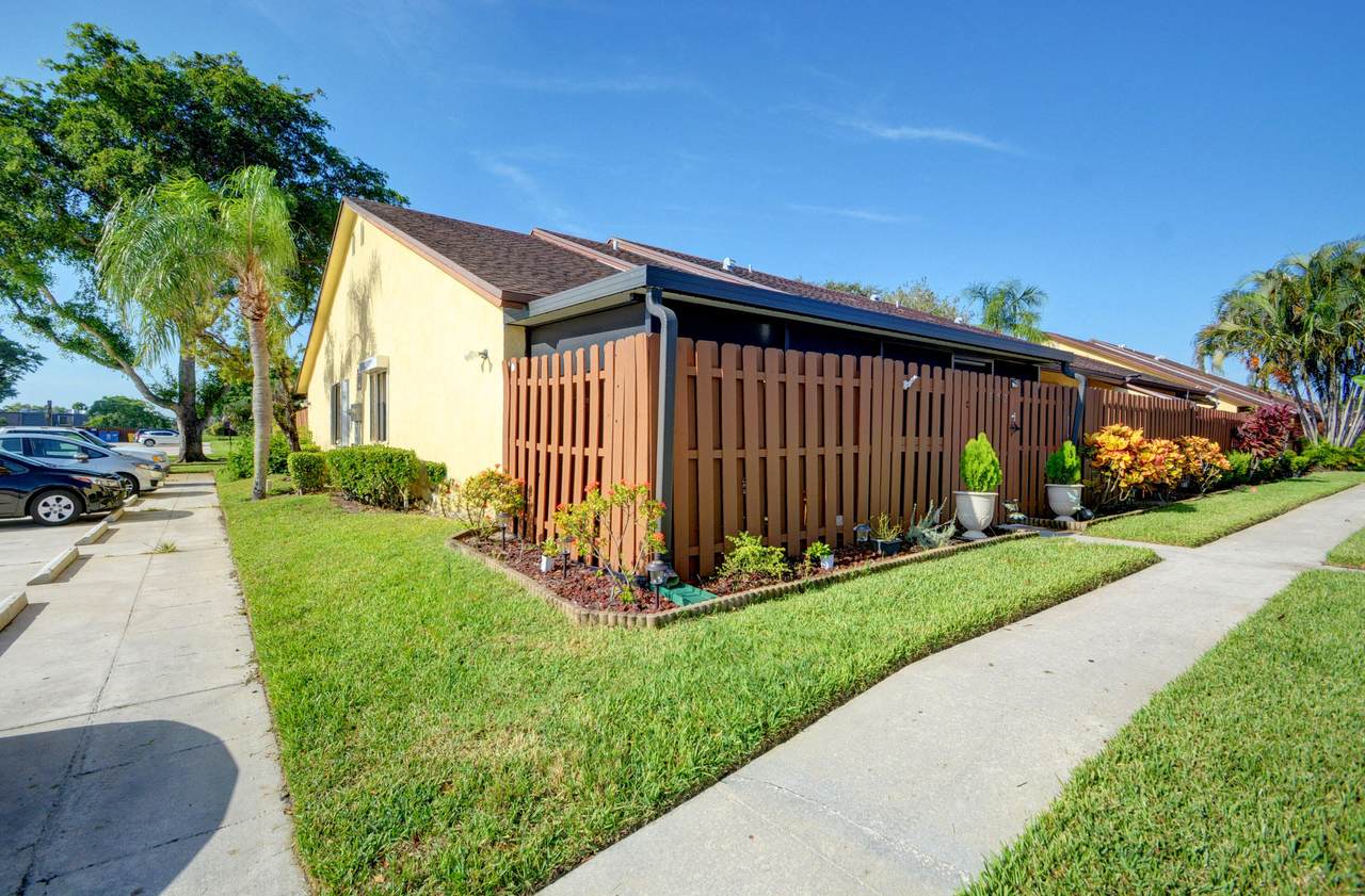 182 Springdale Circle - Photo 1