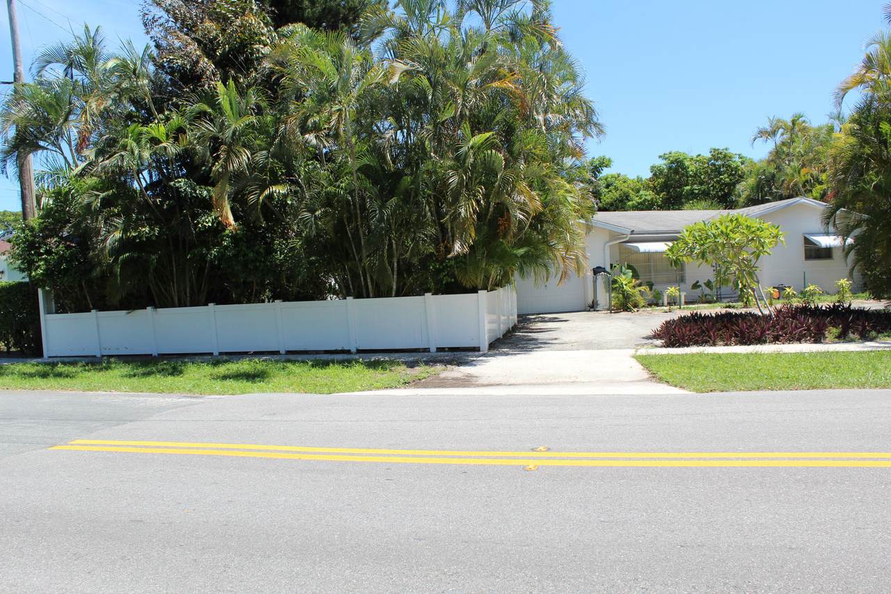 1409 40th Street - Photo 1