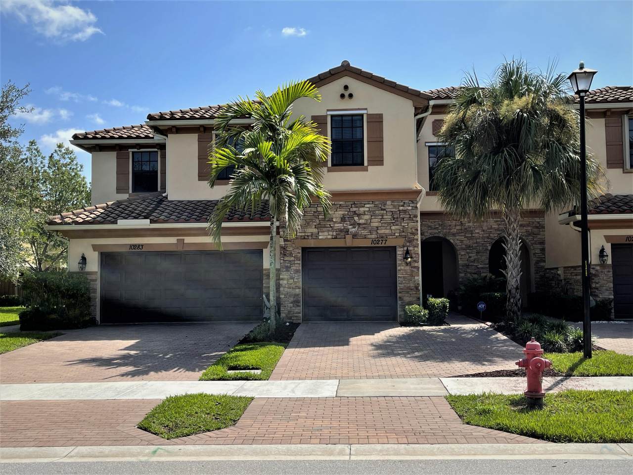 10277 Wellington Parc Drive - Photo 1