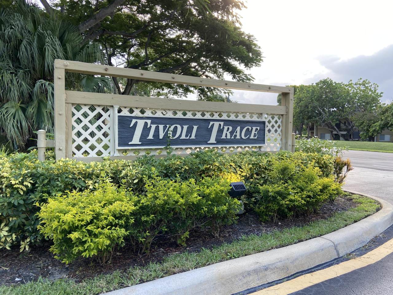 610 Trace Circle - Photo 1