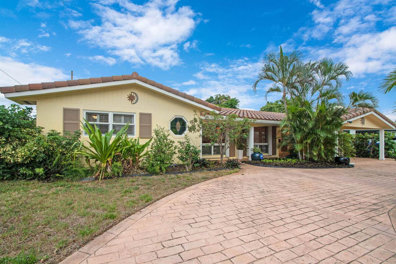 5850 22 Avenue - Photo 1
