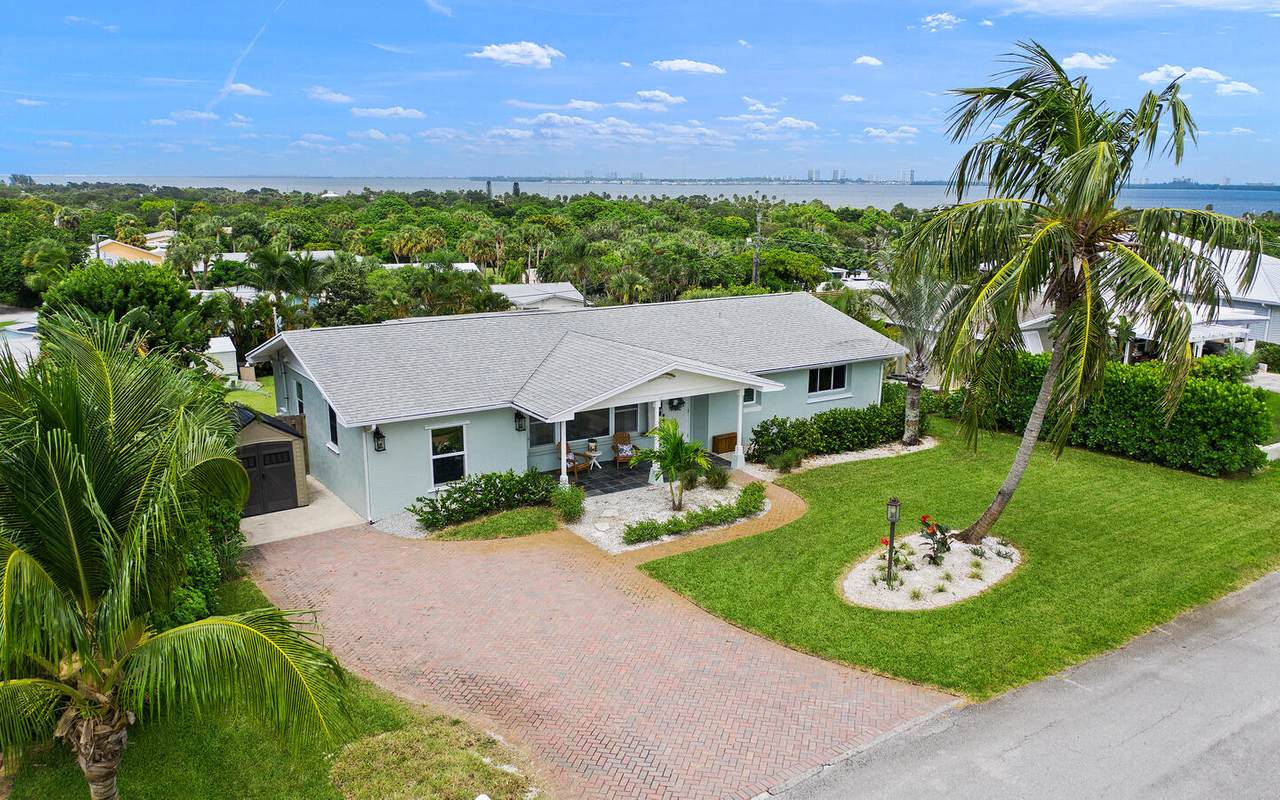 1205 Oceanview Circle - Photo 1
