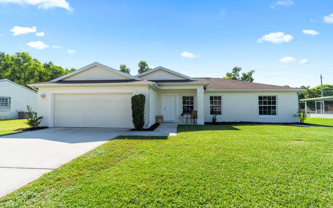 2233 West Blackwell Drive - Photo 1