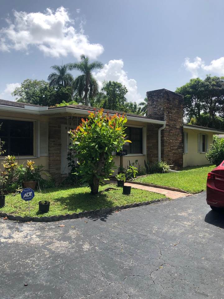 824 Holly Lane - Photo 1
