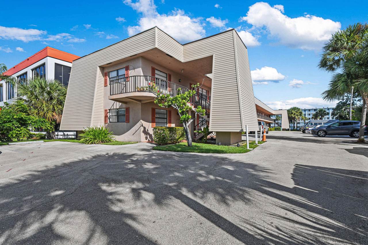 135 Shore Court - Photo 1