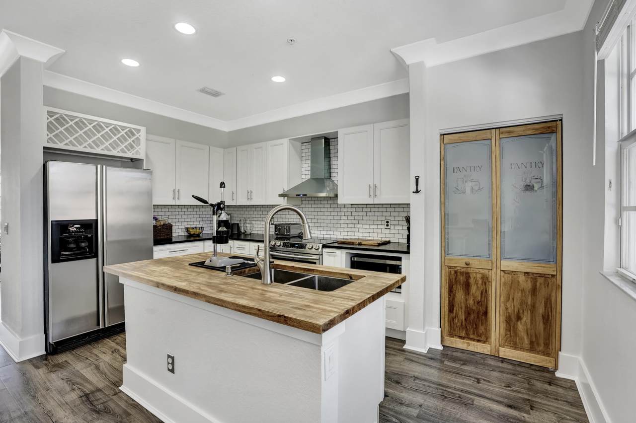 290 5th Avenue - Photo 1