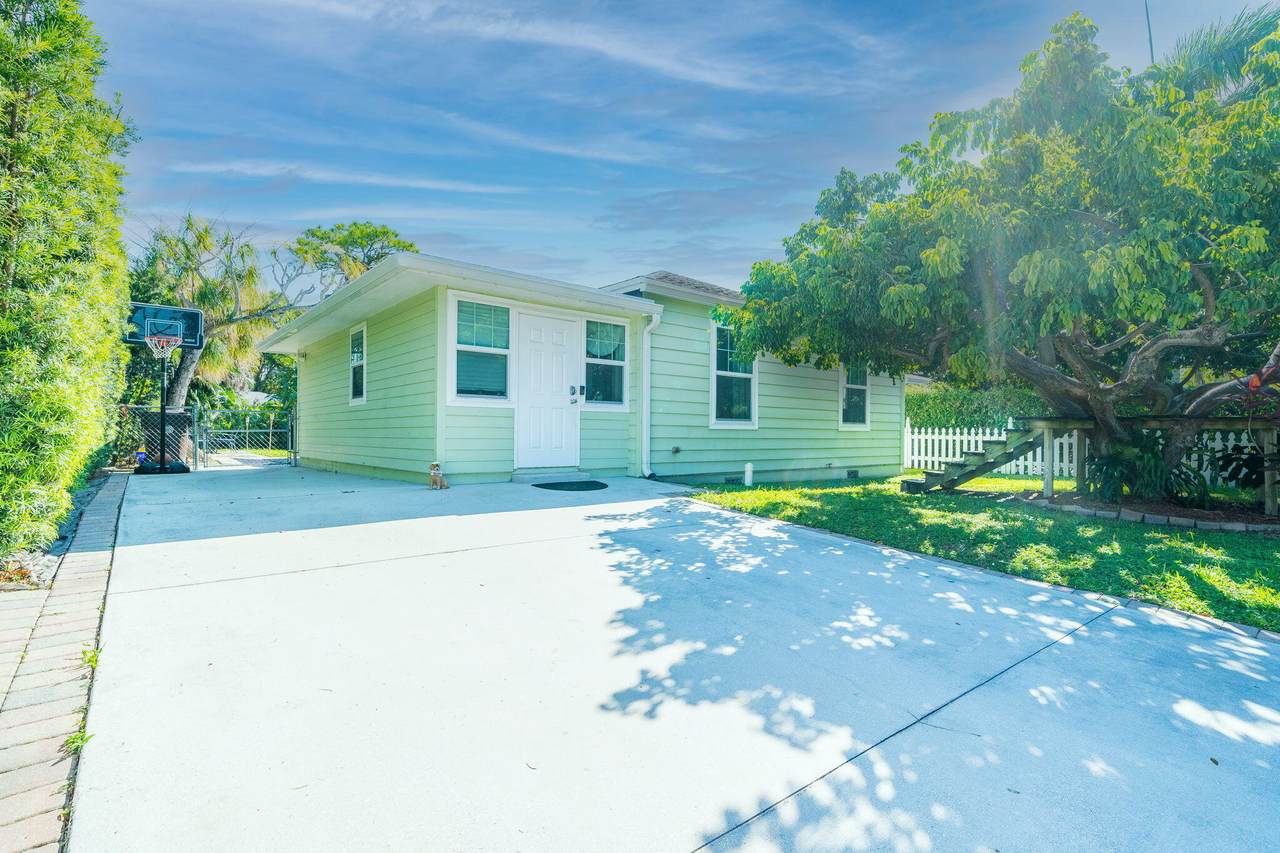 1132 Magnolia Street - Photo 1