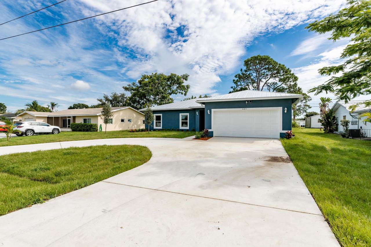 589 Floresta Drive - Photo 1