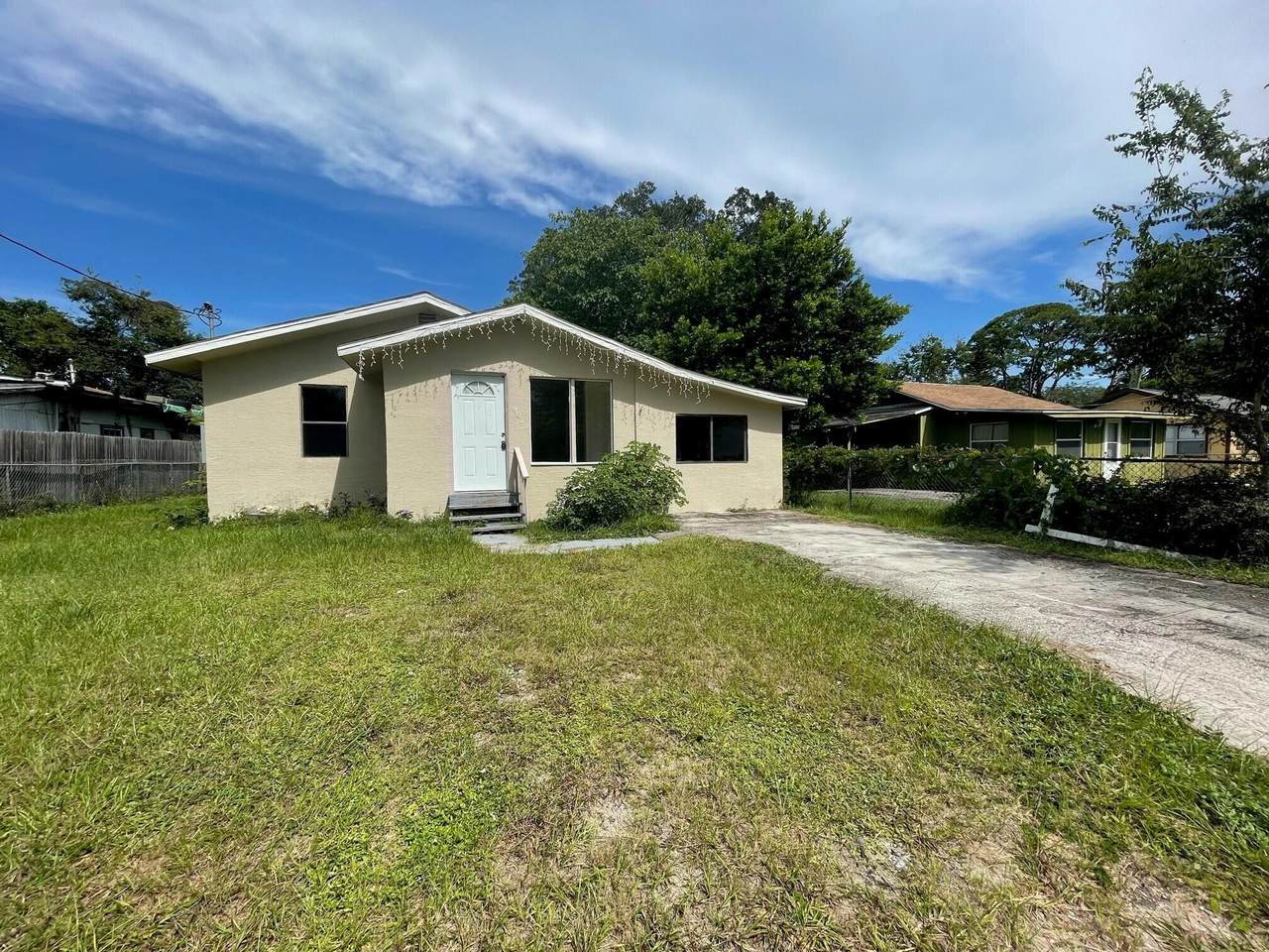 907 Oleander Avenue - Photo 1