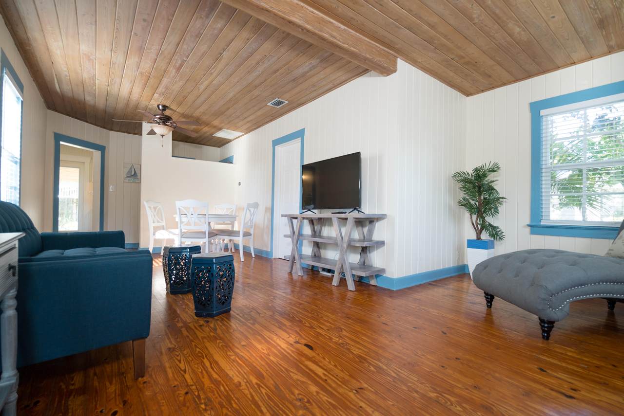 612 6th Avenue - Photo 1