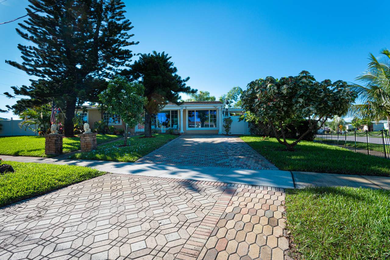 802 Small Drive - Photo 1