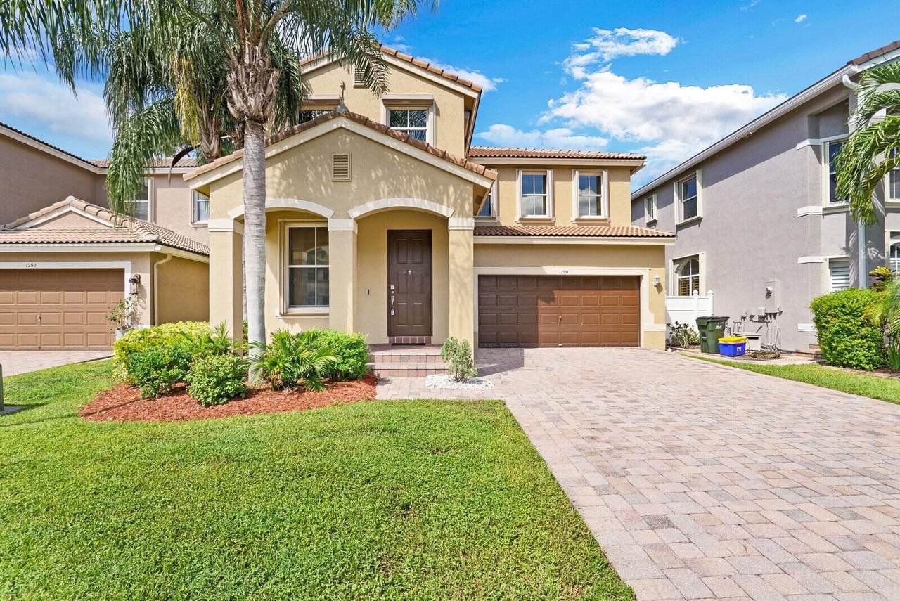 1290 Magnolia Circle - Photo 1