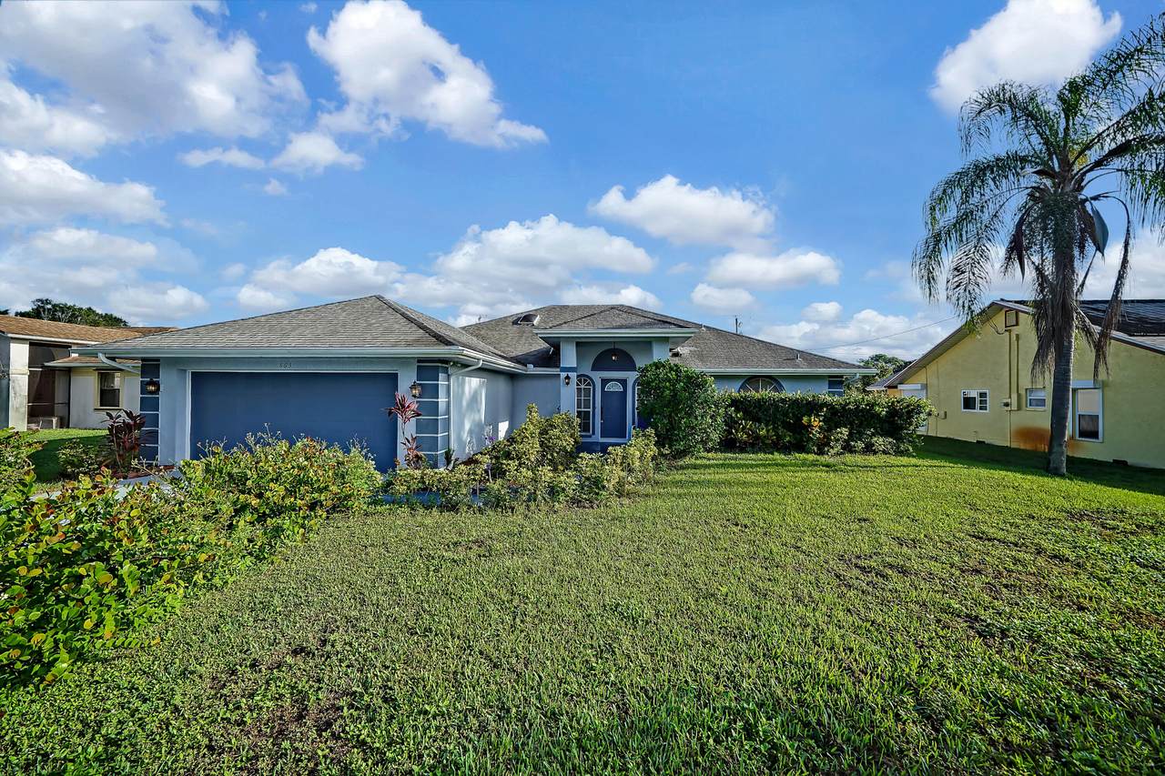 863 Sweetbay Avenue - Photo 1