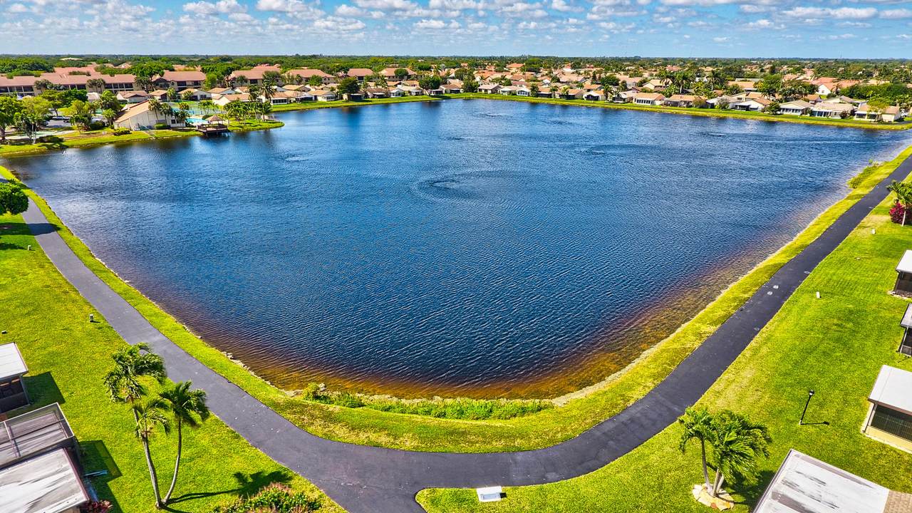 5687 Mirror Lakes Boulevard - Photo 1