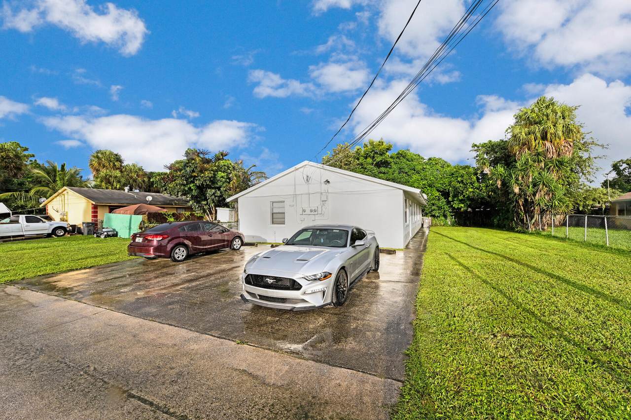 206 Ethelyn Drive - Photo 1