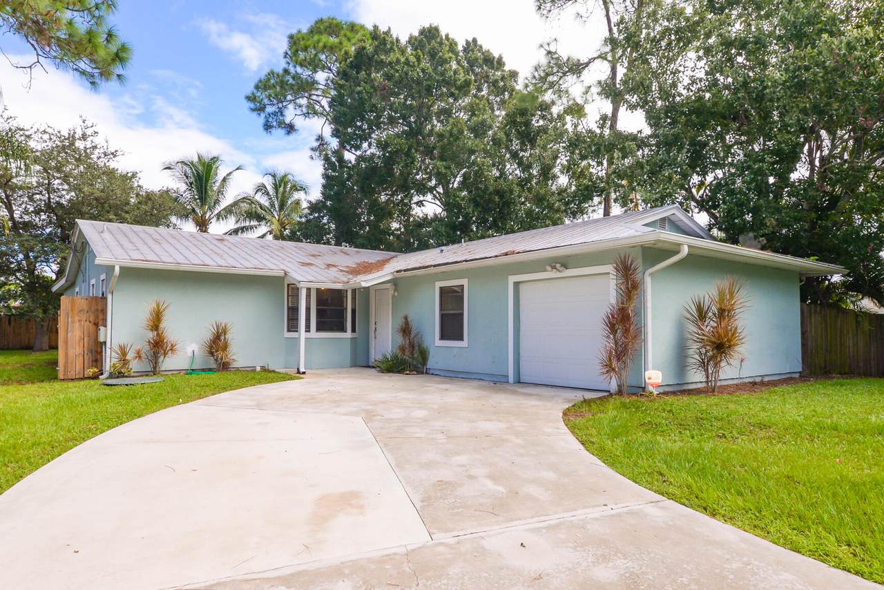1409 Medina Avenue - Photo 1
