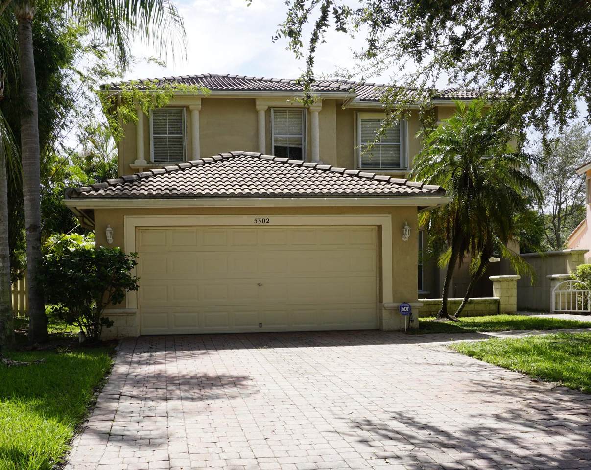 5302 Victoria Circle - Photo 1