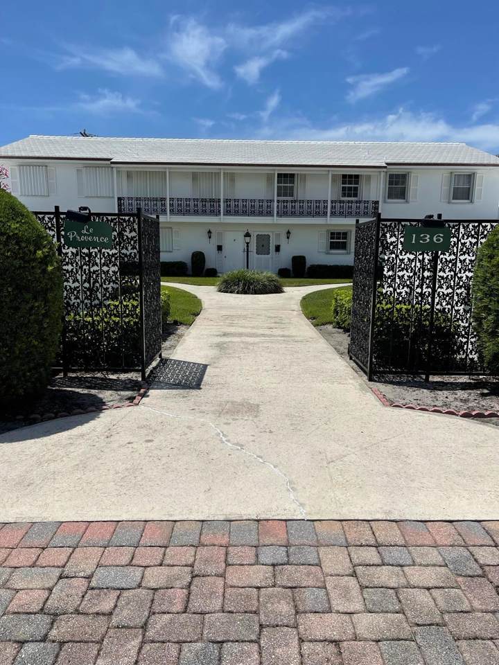 136 Yacht Club Drive - Photo 1