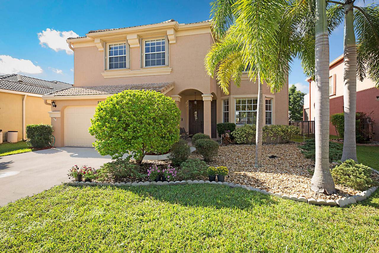 2725 Misty Oaks Circle - Photo 1