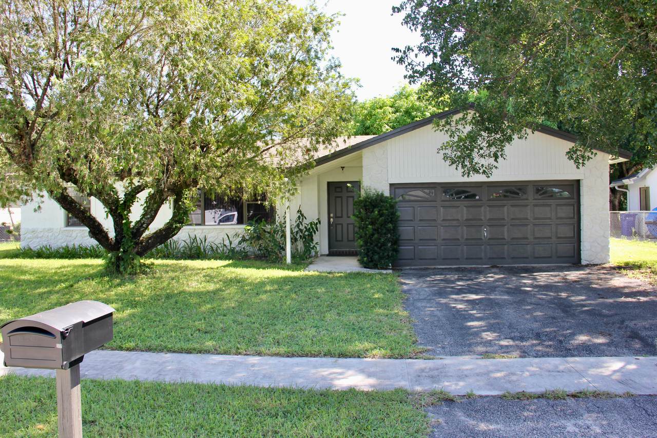 2810 51 Terrace - Photo 1