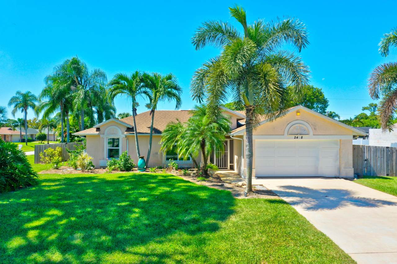 2498 Summit Street - Photo 1
